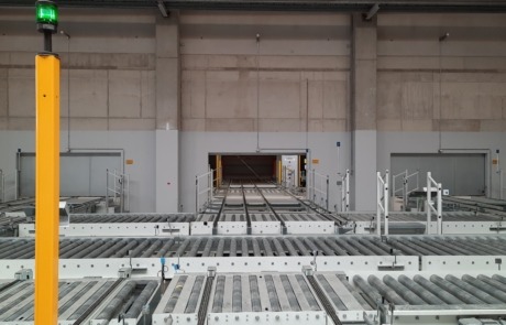 Förderstrecke im Hochregallager Kronospan