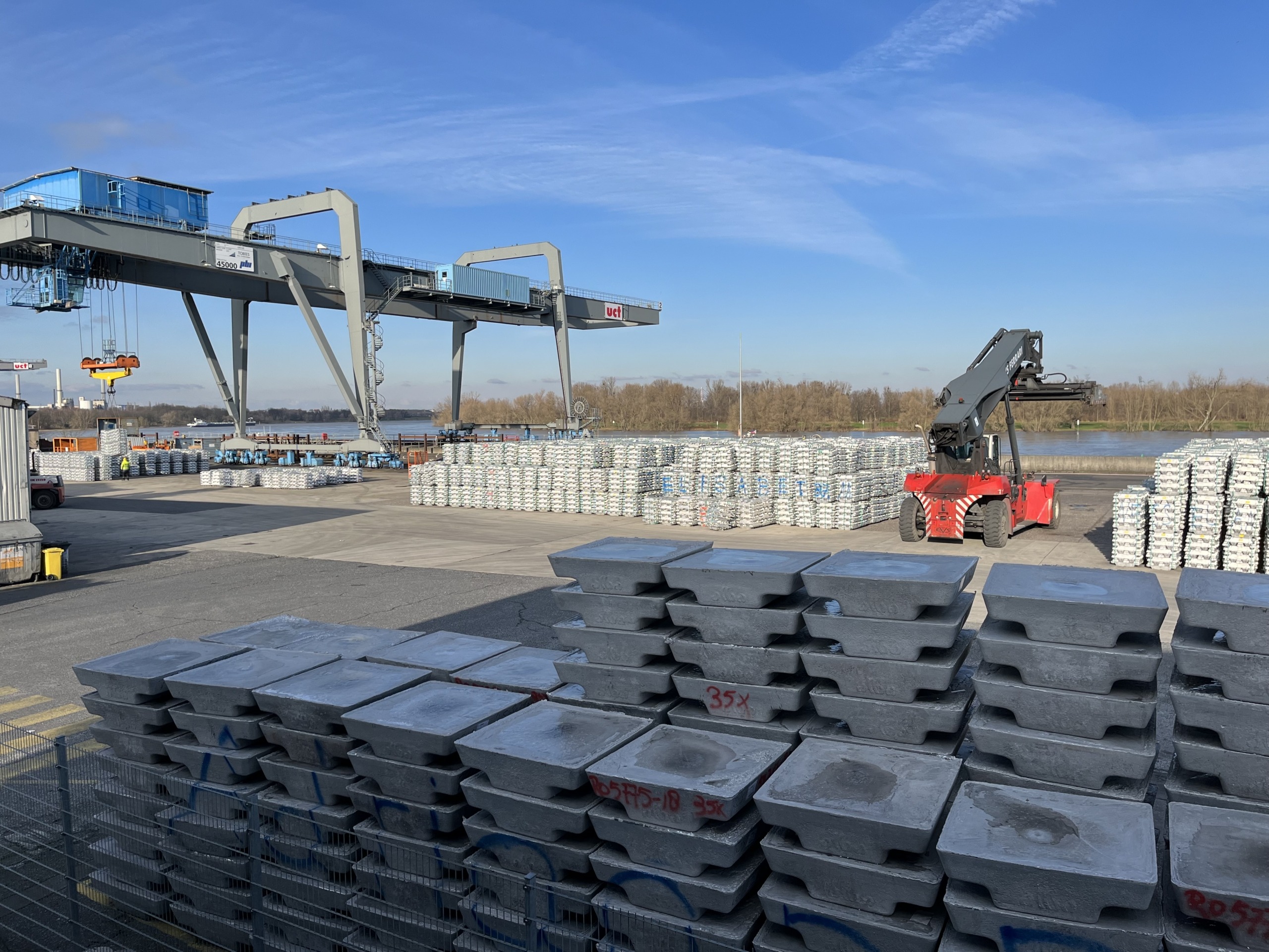 HGK Logistics HGK Logistics & Intermodal Fahrzeug im Einsatz