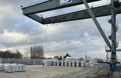 Intermodal Container bei HGK Logistics